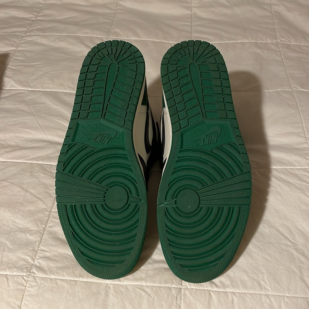 Jordan 1 High Pine Green - Picture 3 of 8